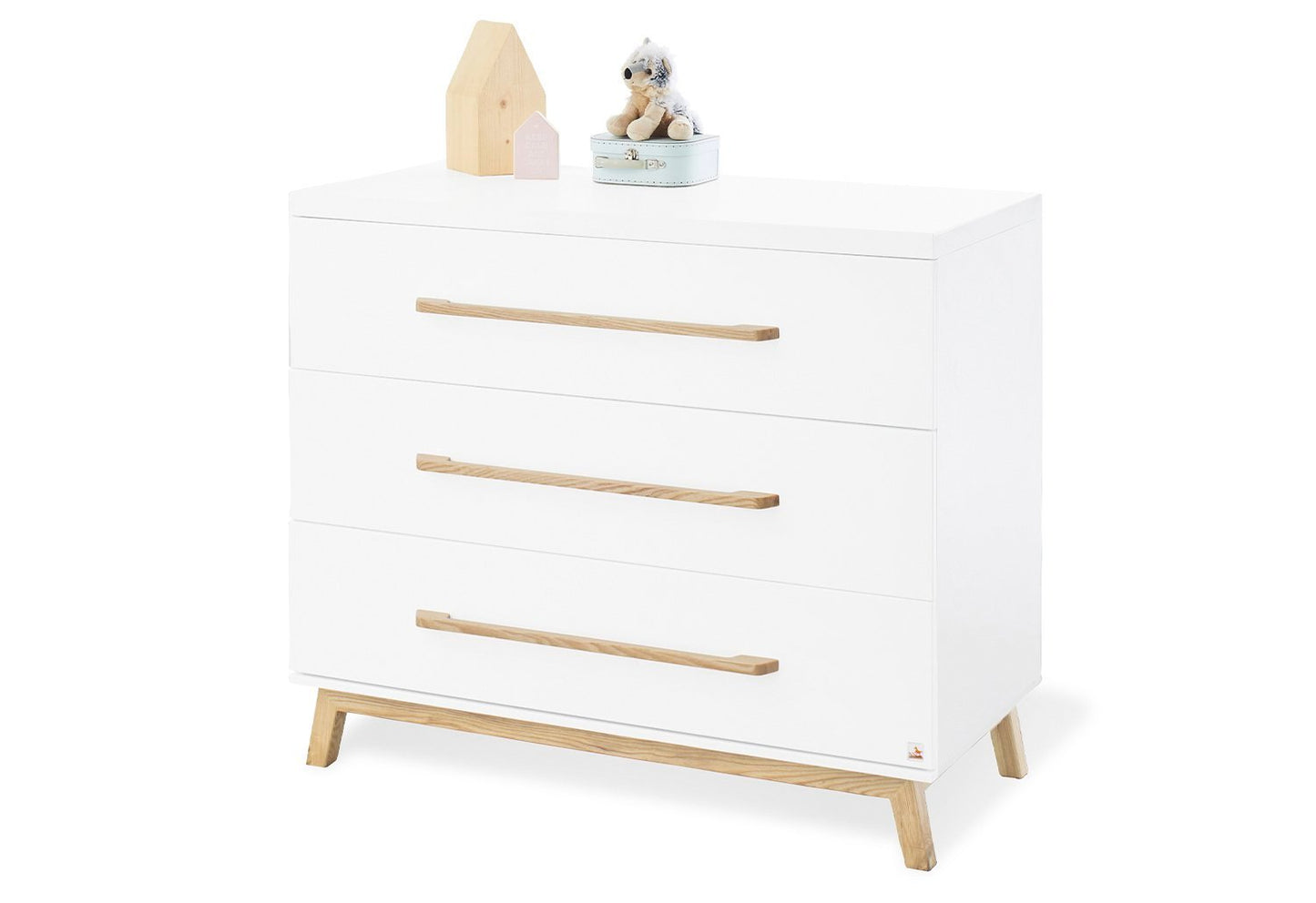 Kinderzimmer 'Hilda & Riva' breit, weiß
3-teilig: Hausbett, breite Wickelkommode, 2-türiger Kleiderschrank
