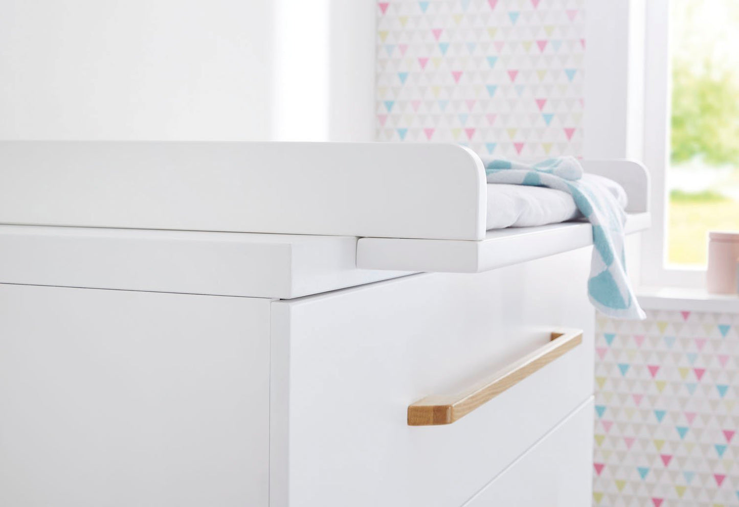 Starterset 'Riva' breit
2-teilig: Kinderbett, breite Wickelkommode