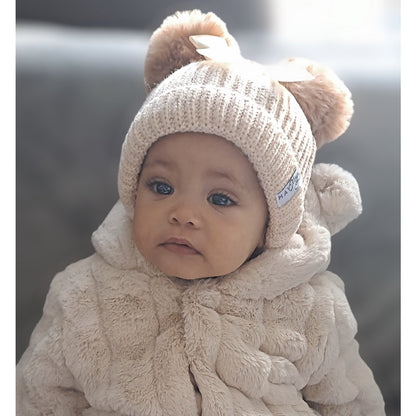 May Mays | Claire Baby Wintermütze | Gestrickte beige Pompons