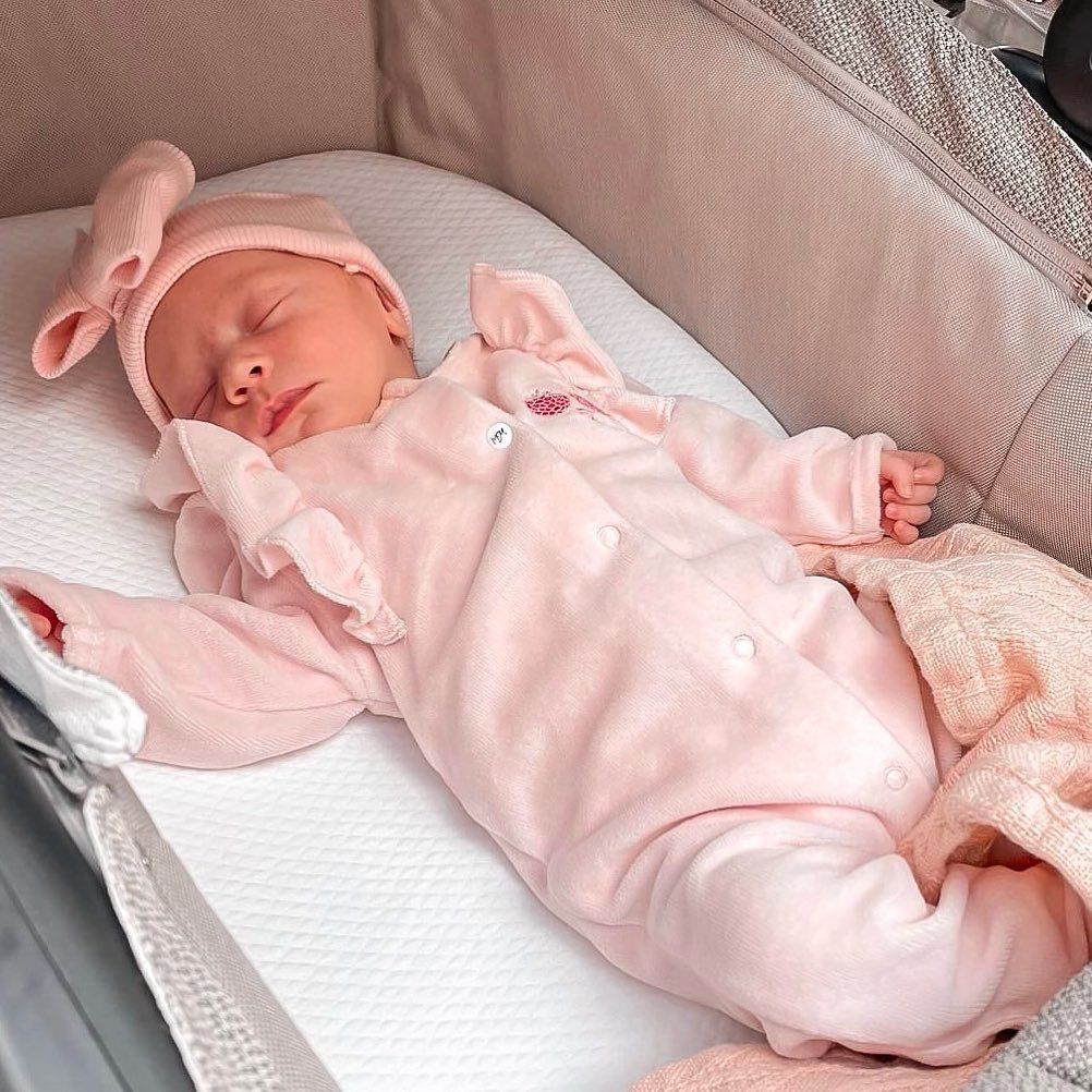 May Mays | Beau Neugeborenenmütze | Schleife Rosa | 0-4 Wochen