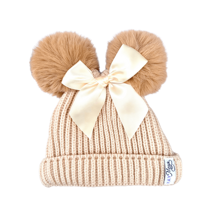 May Mays | Claire Baby Wintermütze | Gestrickte beige Pompons