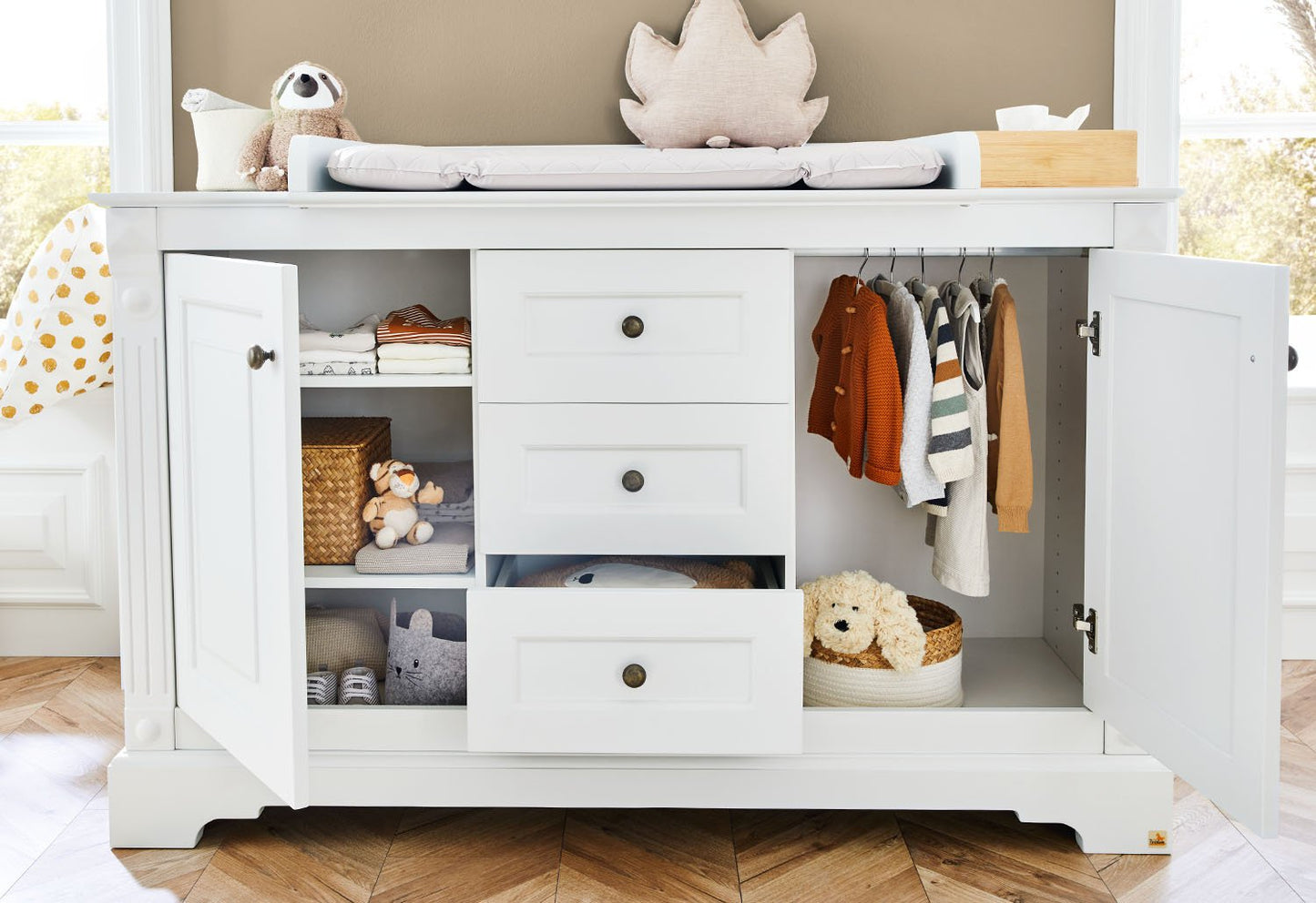 Starterset 'Emilia' extrabreit
2-teilig: Kinderbett, extra breite Wickelkommode