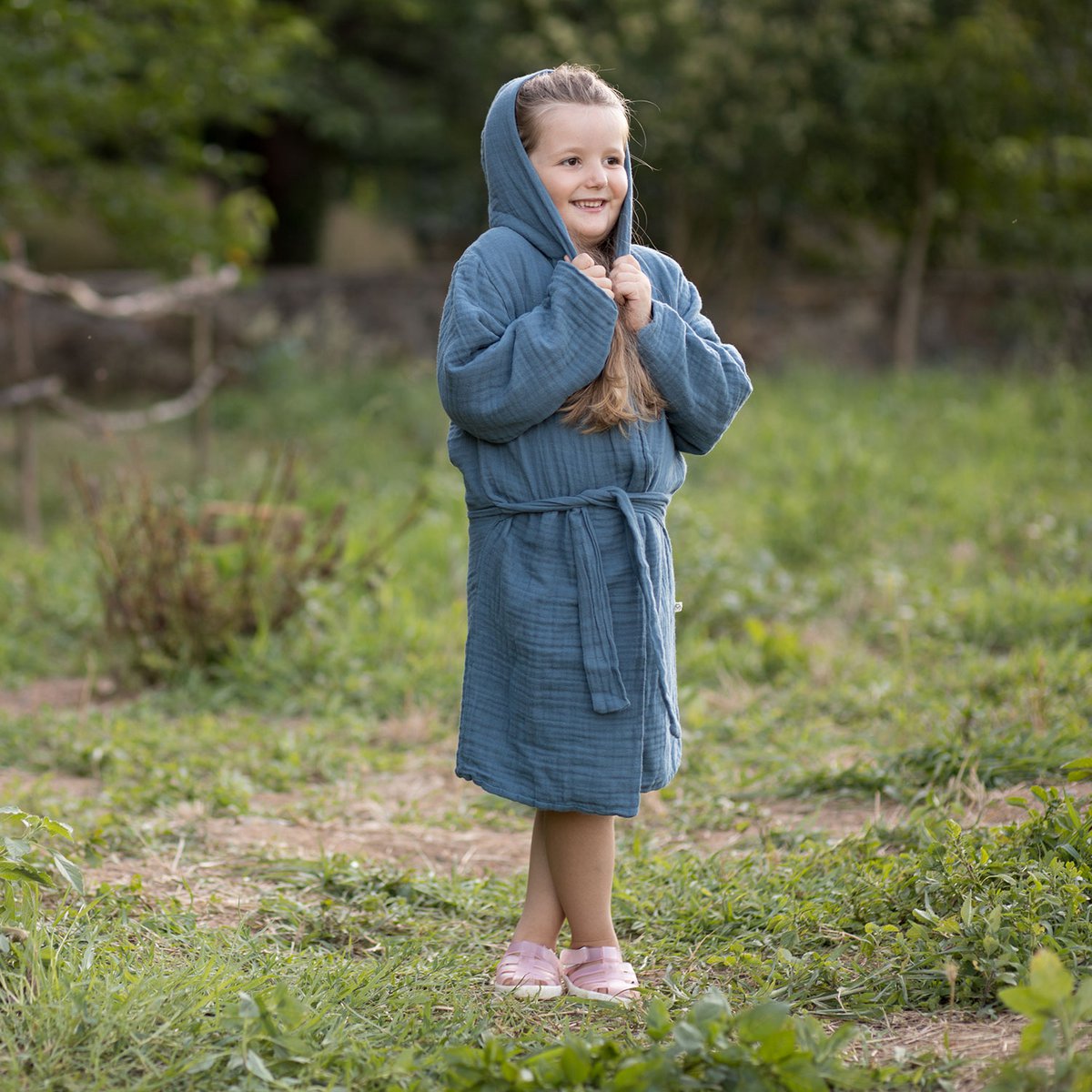 OrganicEra Bio-Musselin-Bademantel für Kinder, 5-6 Jahre, Indigo