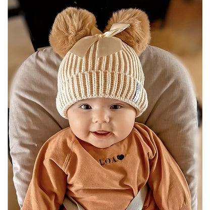 May Mays | Claire Baby Wintermütze | Gestrickte beige Pompons