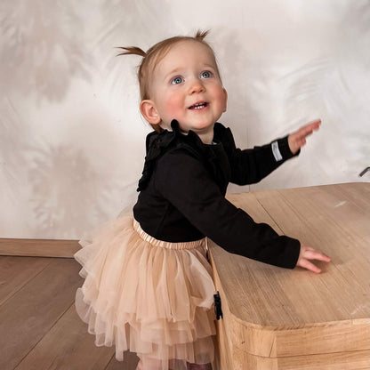 May Mays | Rosie-Shirt | Schwarze Rüschen | Baby-Mädchen