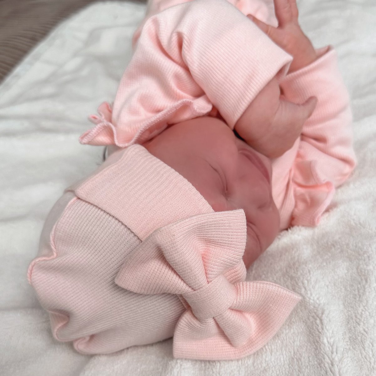 May Mays | Beau Neugeborenenmütze | Schleife Rosa | 0-4 Wochen