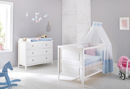 Starterset 'Smilla' breit
2-teilig: Kinderbett, breite Wickelkommode