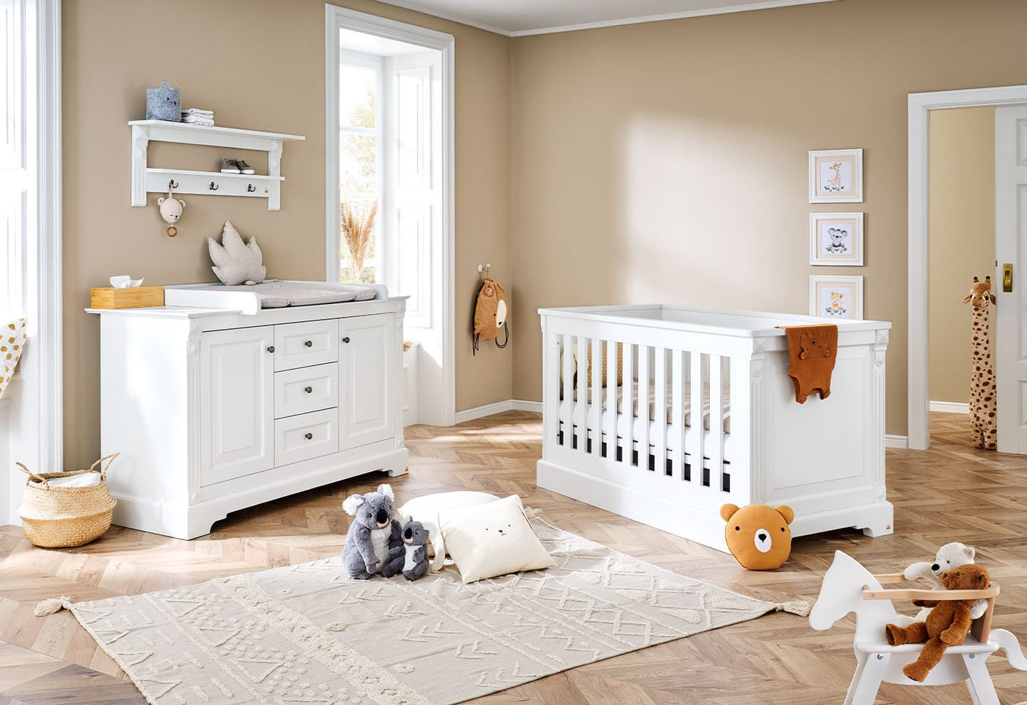 Starterset 'Emilia' extrabreit
2-teilig: Kinderbett, extra breite Wickelkommode