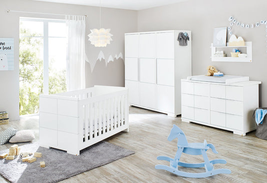 Kinderzimmer 'Polar' extra breit groß, inkl. Wandregal4-teilig: Kinderbett, extrabreite Wickelkommode, großer Kleiderschrank, Wandregal