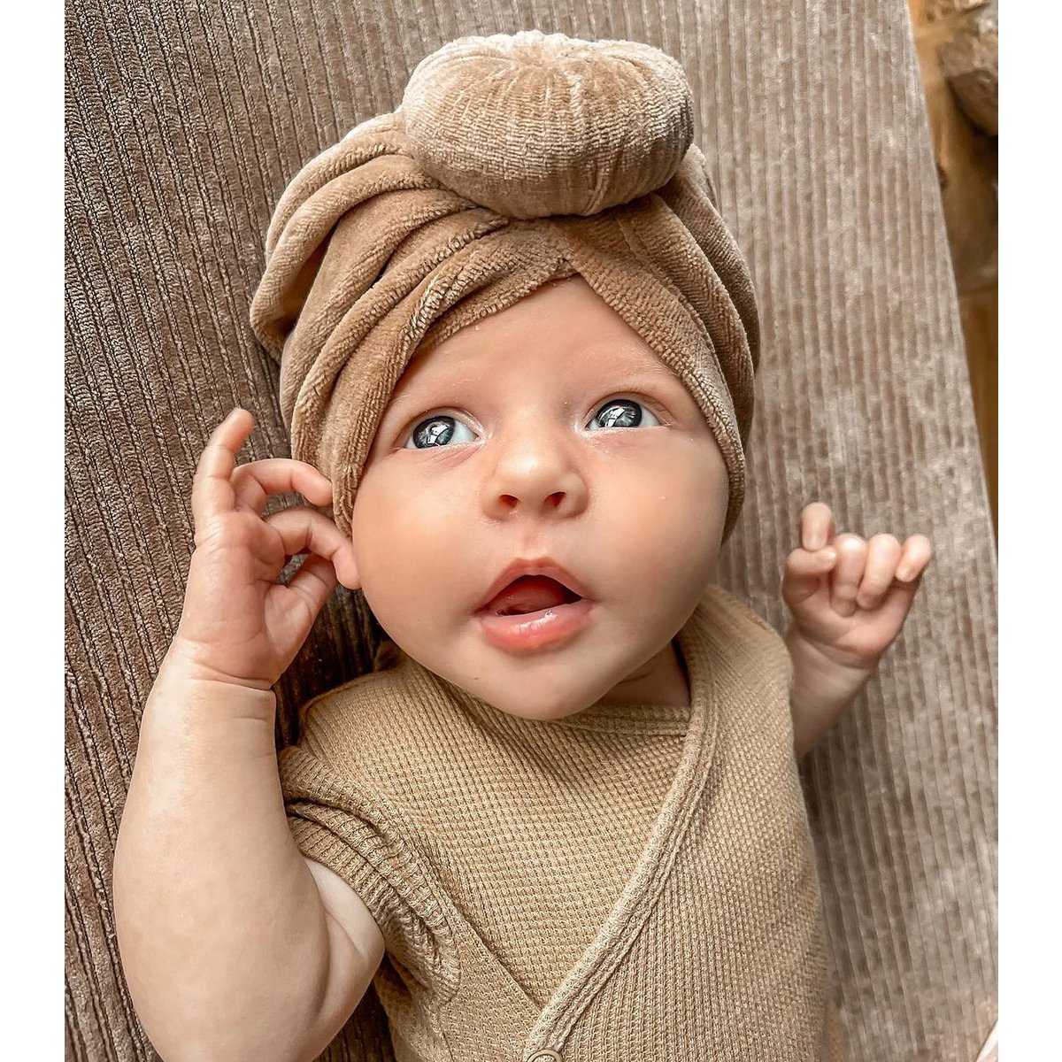 May Mays | Mae Babymütze | Turban Samt Taupe | 0-2 Jahre