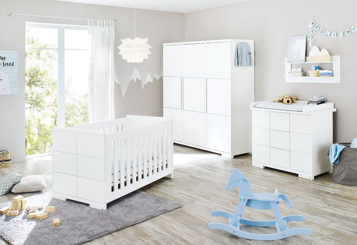 Kinderzimmer 'Polar' breit groß, inkl. Wandregal4-teilig: Kinderbett, breite Wickelkommode, großer Kleiderschrank, Wandregal