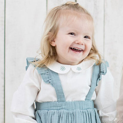 OrganicEra Organic Vual Baby-Mädchen-Hemd mit Peter-Pan-Kragen-Stickerei, Weiß