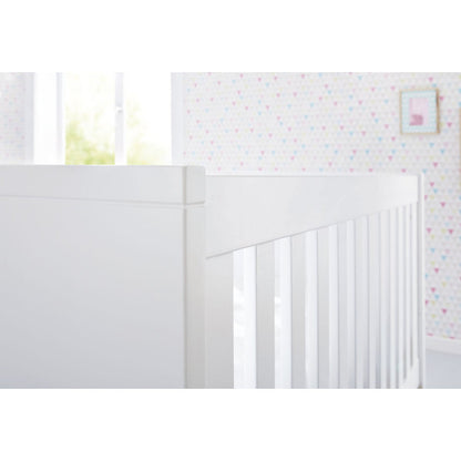 Kinderzimmer 'Riva' extrabreit, inkl. Wandregal
4-teilig: Kinderbett, extra breite Wickelkommode, 2-türiger Kleiderschrank, Wandregal