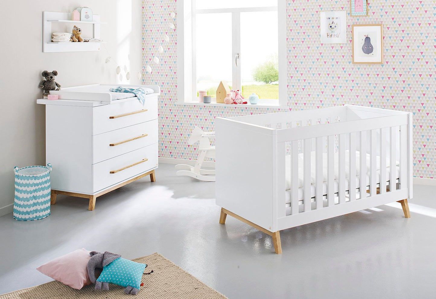 Starterset 'Riva' breit
2-teilig: Kinderbett, breite Wickelkommode
